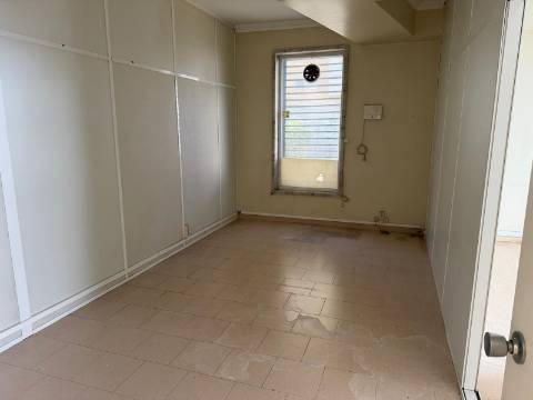 Loja com Projeto Aprovado para T2 | 90m² | Prior Velho