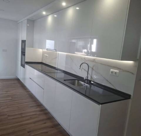 Apartamento T2+1 Totalmente Remodelado no Centro da Amadora