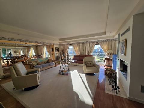 Apartamento T4 Duplex | Terraço | Garagem | Setúbal