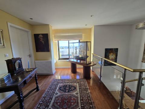 Apartamento T4 Duplex | Terraço | Garagem | Setúbal