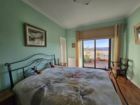 Apartamento T4 Duplex | Terraço | Garagem | Setúbal