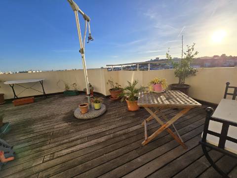 Apartamento T4 Duplex | Terraço | Garagem | Setúbal
