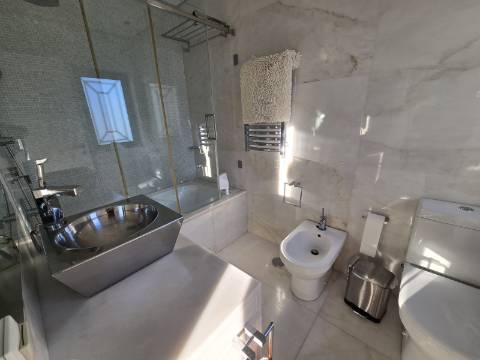 Apartamento T4 Duplex | Terraço | Garagem | Setúbal