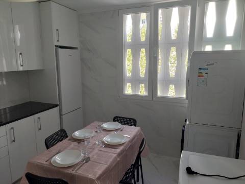 Arrendamento de Quarto na rua Adelaide Cabete