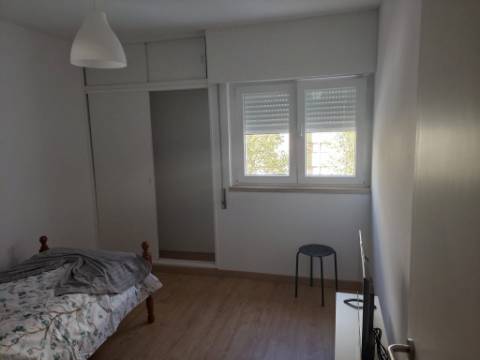 Arrendamento de Quarto na rua Adelaide Cabete