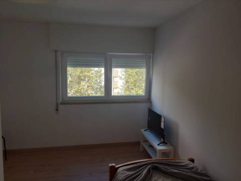 Arrendamento de Quarto na rua Adelaide Cabete