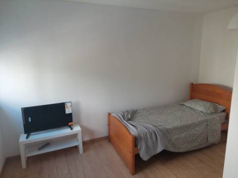 Arrendamento de Quarto na rua Adelaide Cabete