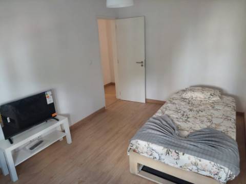 Arrendamento de Quarto na rua Adelaide Cabete