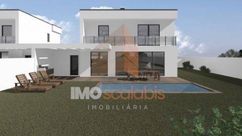 Moradia T4 com Piscina, Almeirim