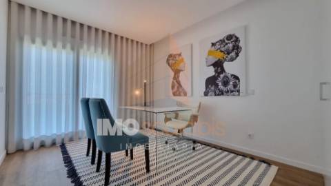 Apartamento T3 C/Varanda  Novo – Centro