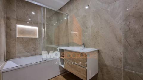 Apartamento T3 C/Varanda  Novo – Centro