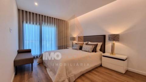 Apartamento T3 C/Varanda  Novo – Centro