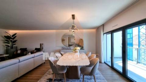 Apartamento T3 Novo C/ Terraço – Centro