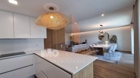 Apartamento T3 Novo C/ Terraço – Centro