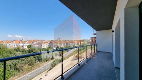 Apartamento T3 Novo C/ Terraço – Centro