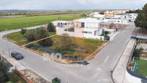 Terreno Urbano com Projeto Aprovado – Excelente Localização