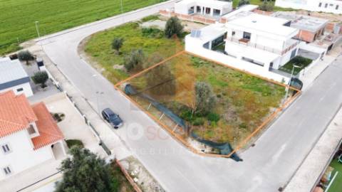 Terreno Urbano com Projeto Aprovado – Excelente Localização