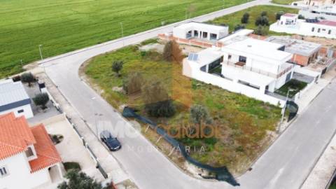 Terreno Urbano com Projeto Aprovado – Excelente Localização