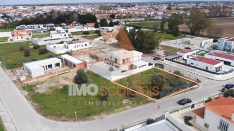 Terreno Urbano com Projeto Aprovado – Excelente Localização