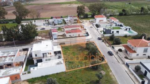 Terreno Urbano com Projeto Aprovado – Excelente Localização