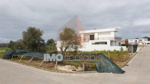 Terreno Urbano com Projeto Aprovado – Excelente Localização