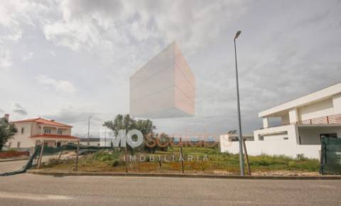 Terreno Urbano com Projeto Aprovado – Excelente Localização