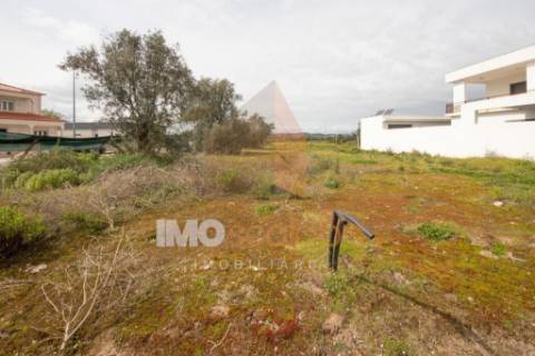 Terreno Urbano com Projeto Aprovado – Excelente Localização