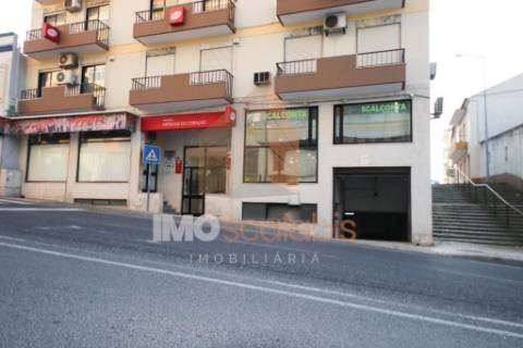 Vende-se Box Fechada Centro de Santarém