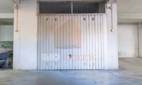 Vende-se Box Fechada Centro de Santarém