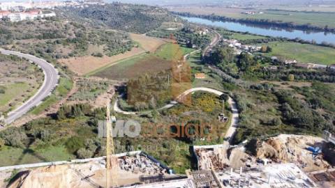 Terreno Urbano 1.000m² – Oportunidade de Investimento numa Zona em Pleno Crescimento