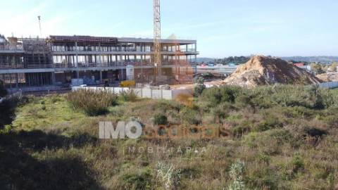 Terreno Urbano 1.000m² – Oportunidade de Investimento numa Zona em Pleno Crescimento