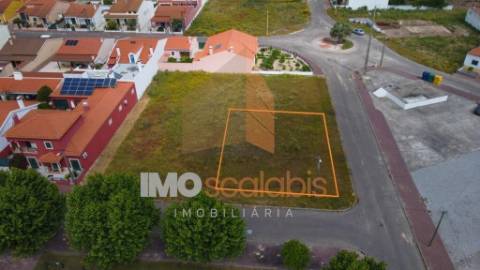 🏡 Moradia T4 Moderna com Piscina – Em Construção | 550 m² - Chave na Mão!