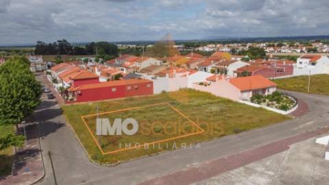 🏡 Moradia T4 Moderna com Piscina – Em Construção | 550 m² - Chave na Mão!