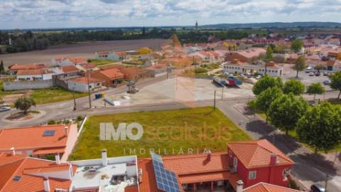 🏡 Moradia T4 Moderna com Piscina – Em Construção | 550 m² - Chave na Mão!