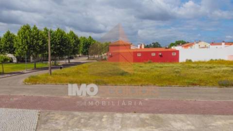 🏡 Moradia T4 Moderna com Piscina – Em Construção | 550 m² - Chave na Mão!