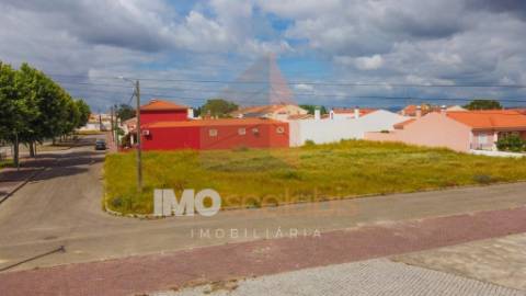 🏡 Moradia T4 Moderna com Piscina – Em Construção | 550 m² - Chave na Mão!