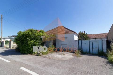 🏡 MORADIA T3 EM LOTE URBANO DE 2600m² – MOITA, PERNES