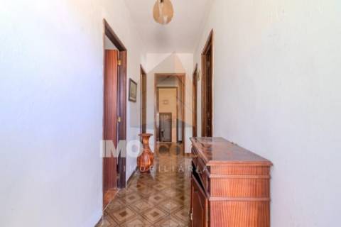 🏡 MORADIA T3 EM LOTE URBANO DE 2600m² – MOITA, PERNES