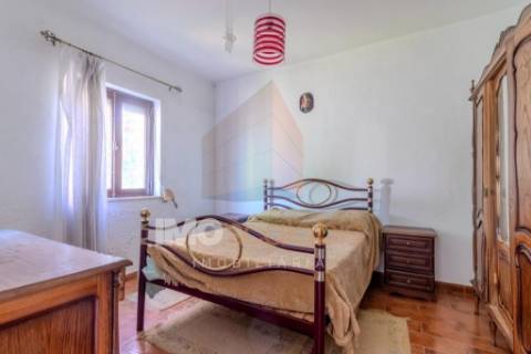 🏡 MORADIA T3 EM LOTE URBANO DE 2600m² – MOITA, PERNES