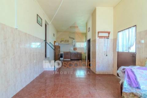 🏡 MORADIA T3 EM LOTE URBANO DE 2600m² – MOITA, PERNES