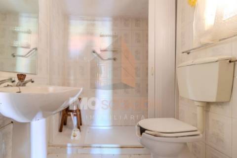 🏡 MORADIA T3 EM LOTE URBANO DE 2600m² – MOITA, PERNES