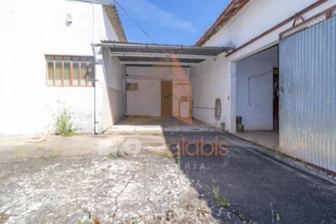 🏡 MORADIA T3 EM LOTE URBANO DE 2600m² – MOITA, PERNES