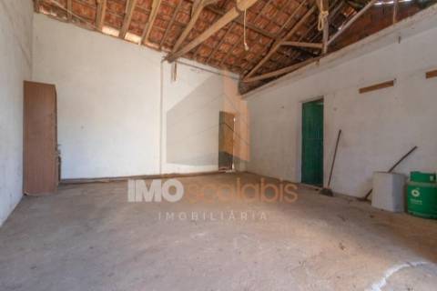 🏡 MORADIA T3 EM LOTE URBANO DE 2600m² – MOITA, PERNES