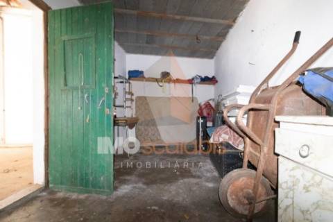 🏡 MORADIA T3 EM LOTE URBANO DE 2600m² – MOITA, PERNES