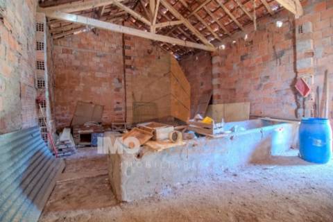 🏡 MORADIA T3 EM LOTE URBANO DE 2600m² – MOITA, PERNES