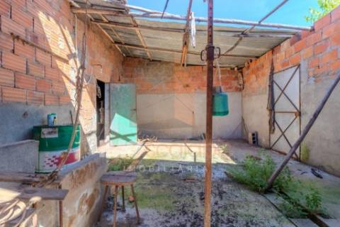 🏡 MORADIA T3 EM LOTE URBANO DE 2600m² – MOITA, PERNES