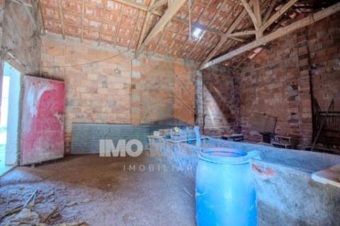 🏡 MORADIA T3 EM LOTE URBANO DE 2600m² – MOITA, PERNES