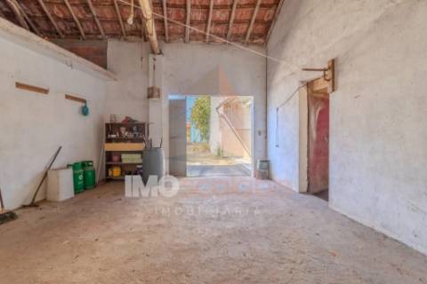 🏡 MORADIA T3 EM LOTE URBANO DE 2600m² – MOITA, PERNES