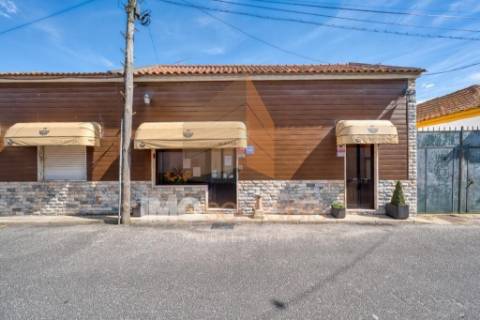 Café/Restaurante Totalmente Equipado – Pronto a Entrar | Trespasse