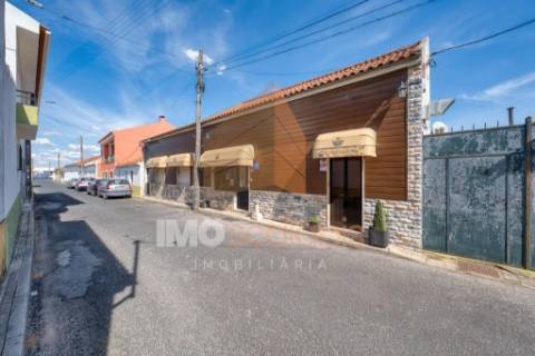 Café/Restaurante Totalmente Equipado – Pronto a Entrar | Trespasse